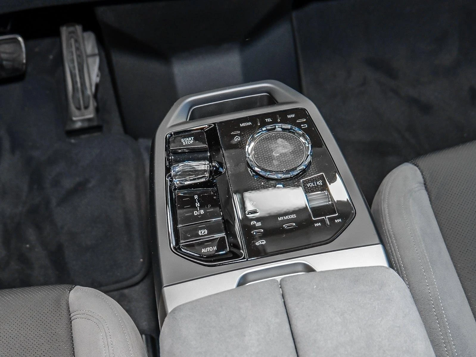 BMW iX XDRIVE60 M-SPORT PRO H/K PANORAMA 360 - изображение 10