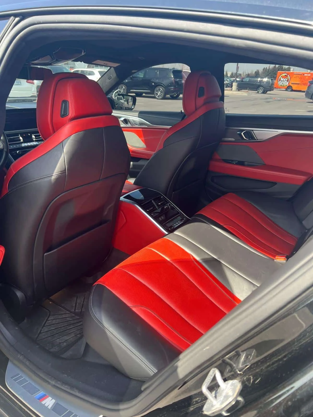 BMW 850  xDrive /DISTRONIC/360/HARMAN KARDON/ЛАЗЕРИ, снимка 10 - Автомобили и джипове - 53978124