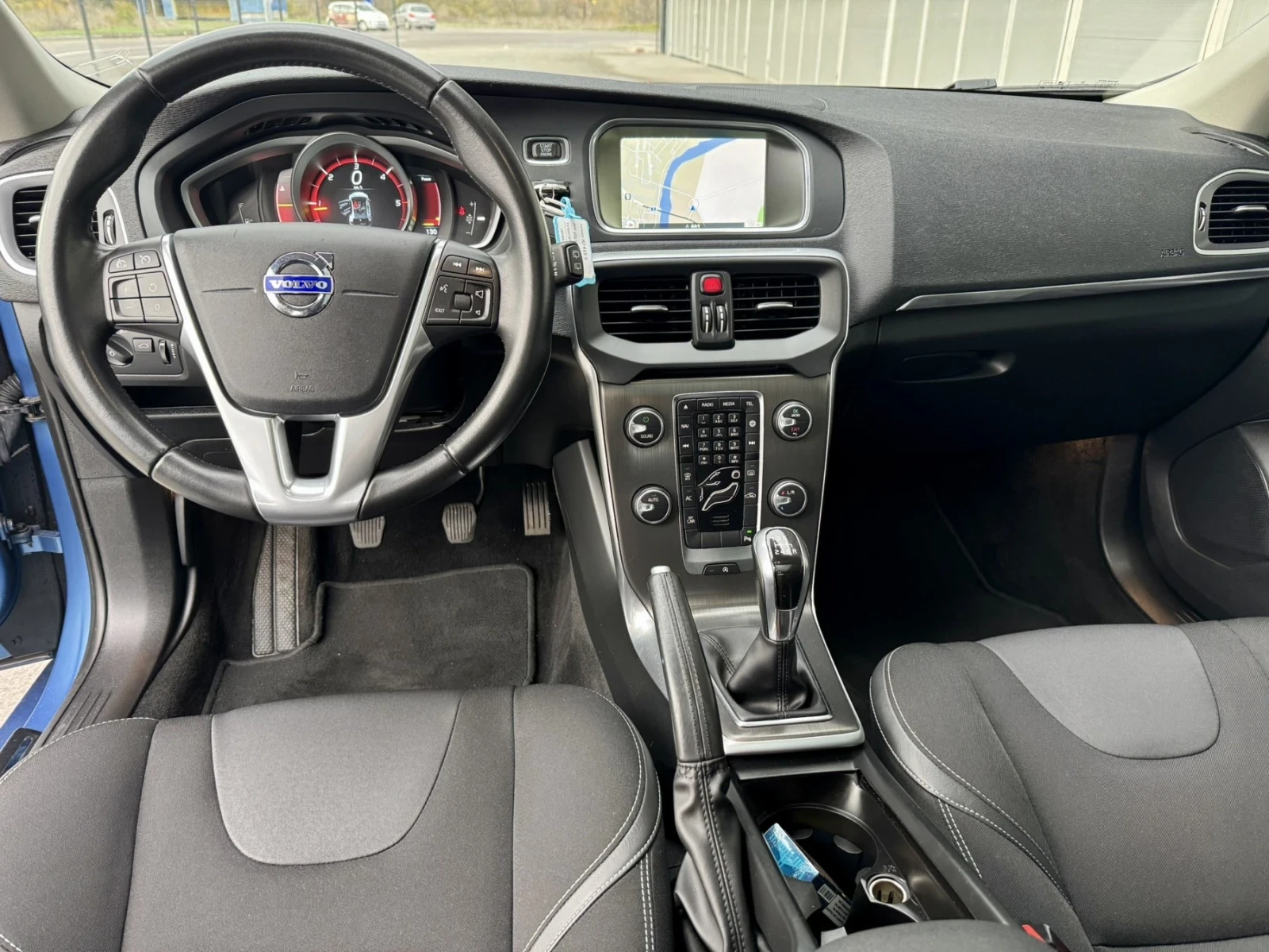 Volvo V40 2.0 D2 120 hp Summum , снимка 7 - Автомобили и джипове - 54583980
