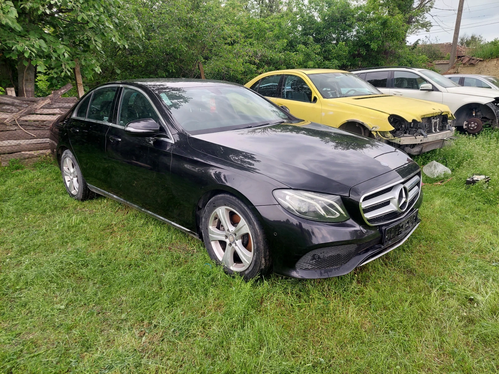 Mercedes-Benz E 220, снимка 3 - Автомобили и джипове - 55290547