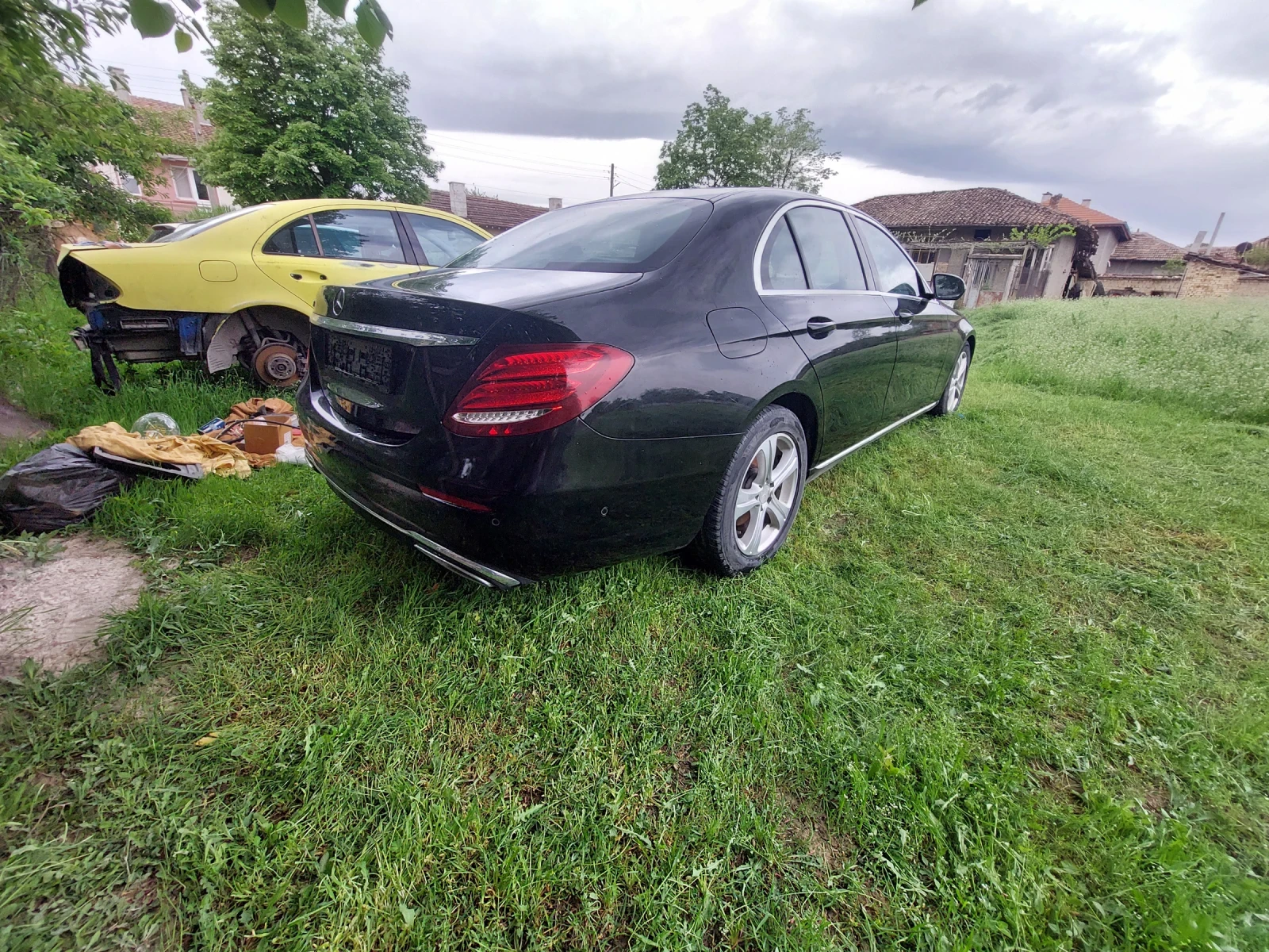 Mercedes-Benz E 220, снимка 5 - Автомобили и джипове - 55290547