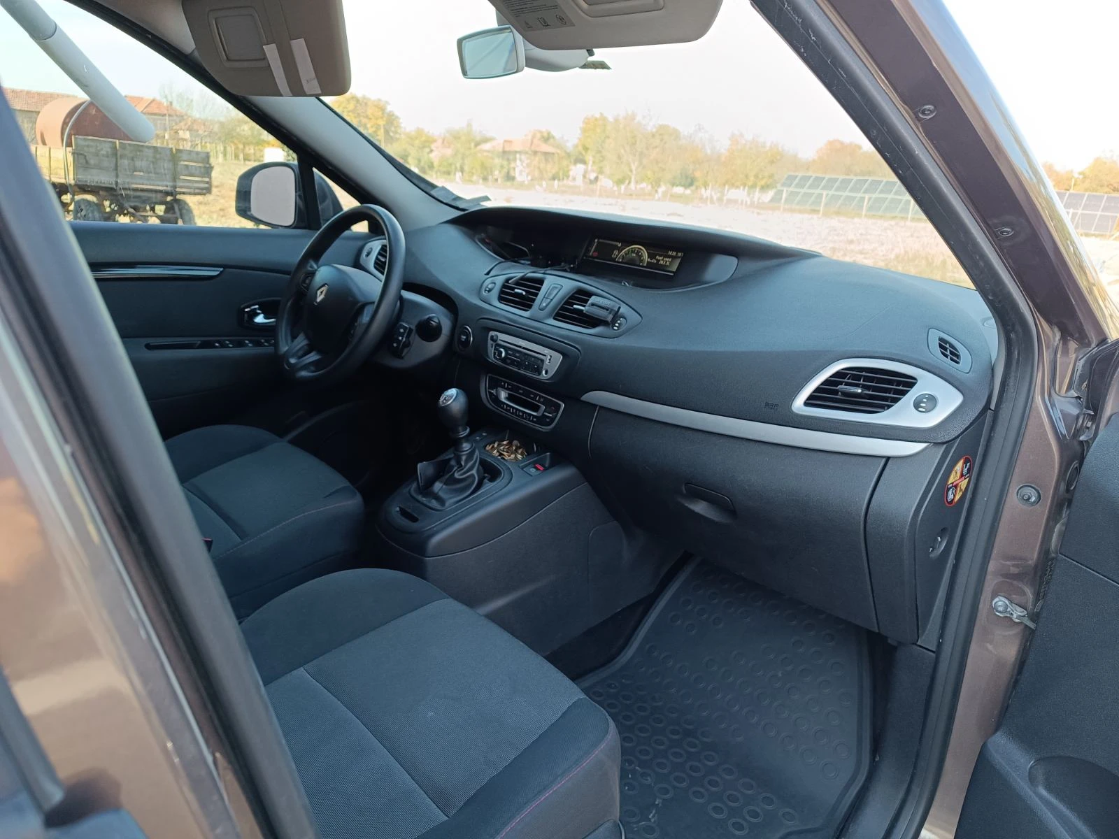 Renault Scenic 1, 5dci, снимка 8 - Автомобили и джипове - 55266343