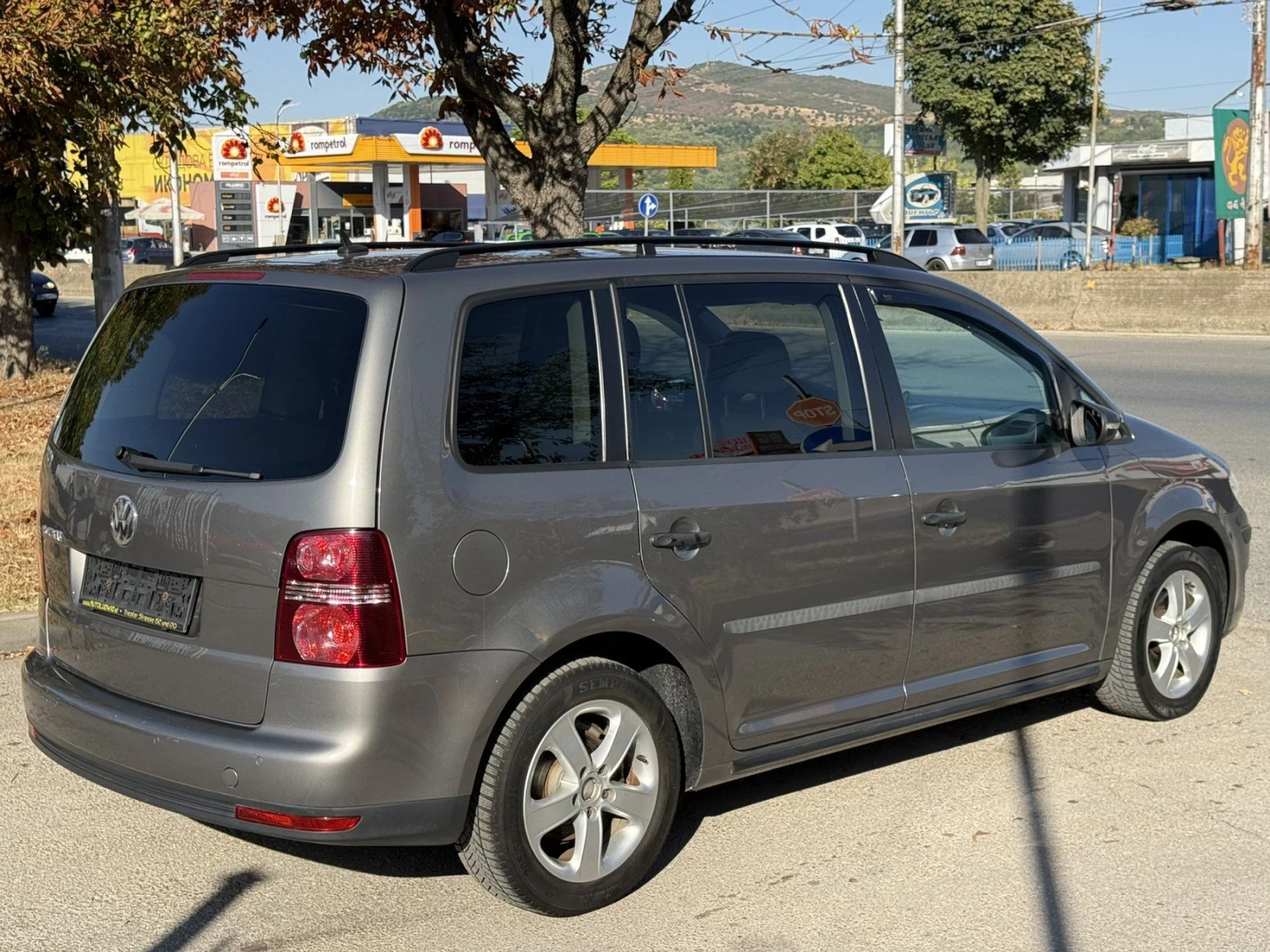 VW Touran 1.6, снимка 5 - Автомобили и джипове - 55991857