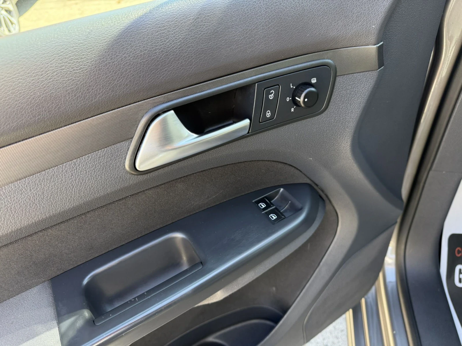 VW Touran 1.6, снимка 16 - Автомобили и джипове - 55991857