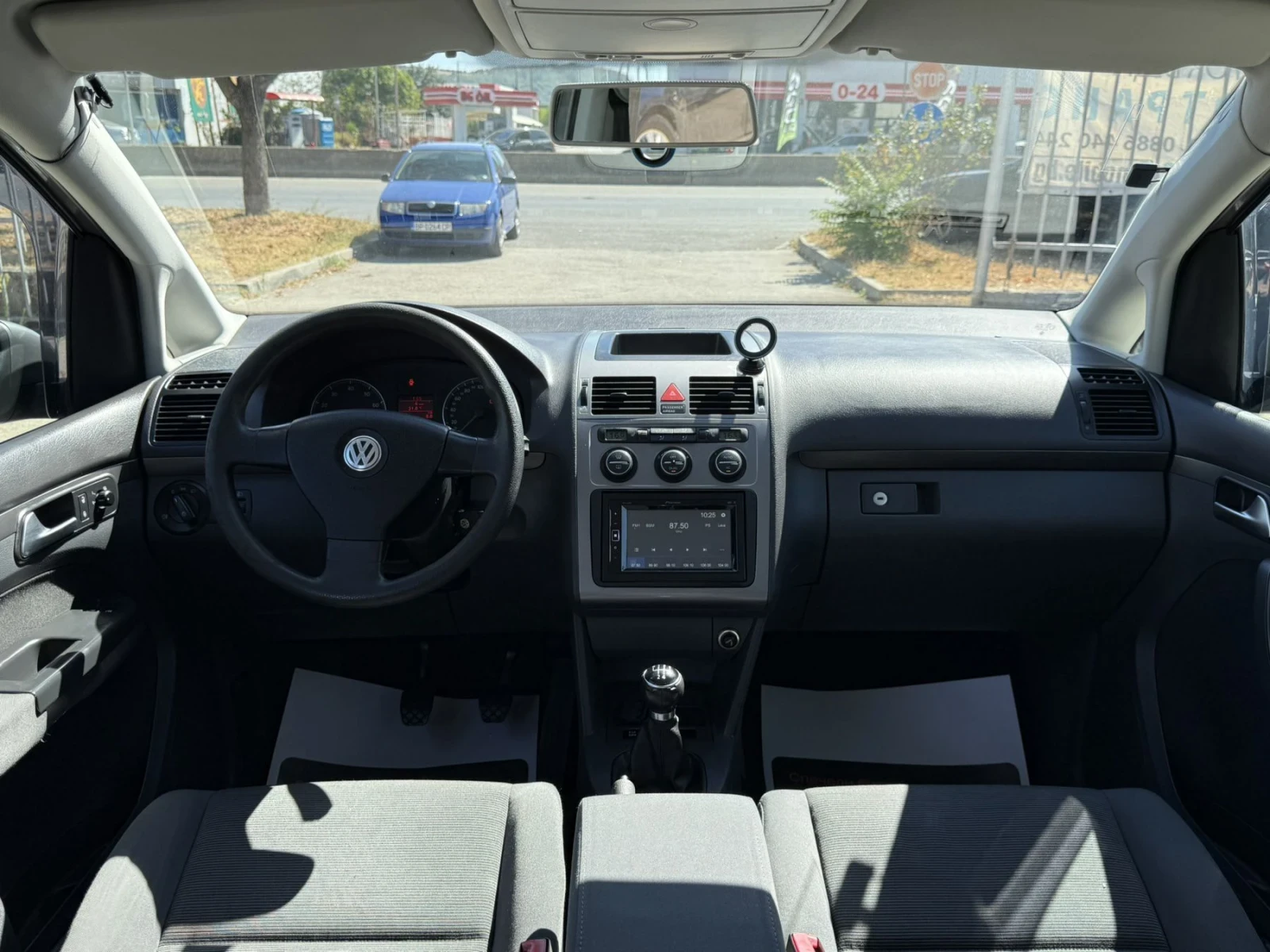 VW Touran 1.6, снимка 11 - Автомобили и джипове - 55991857
