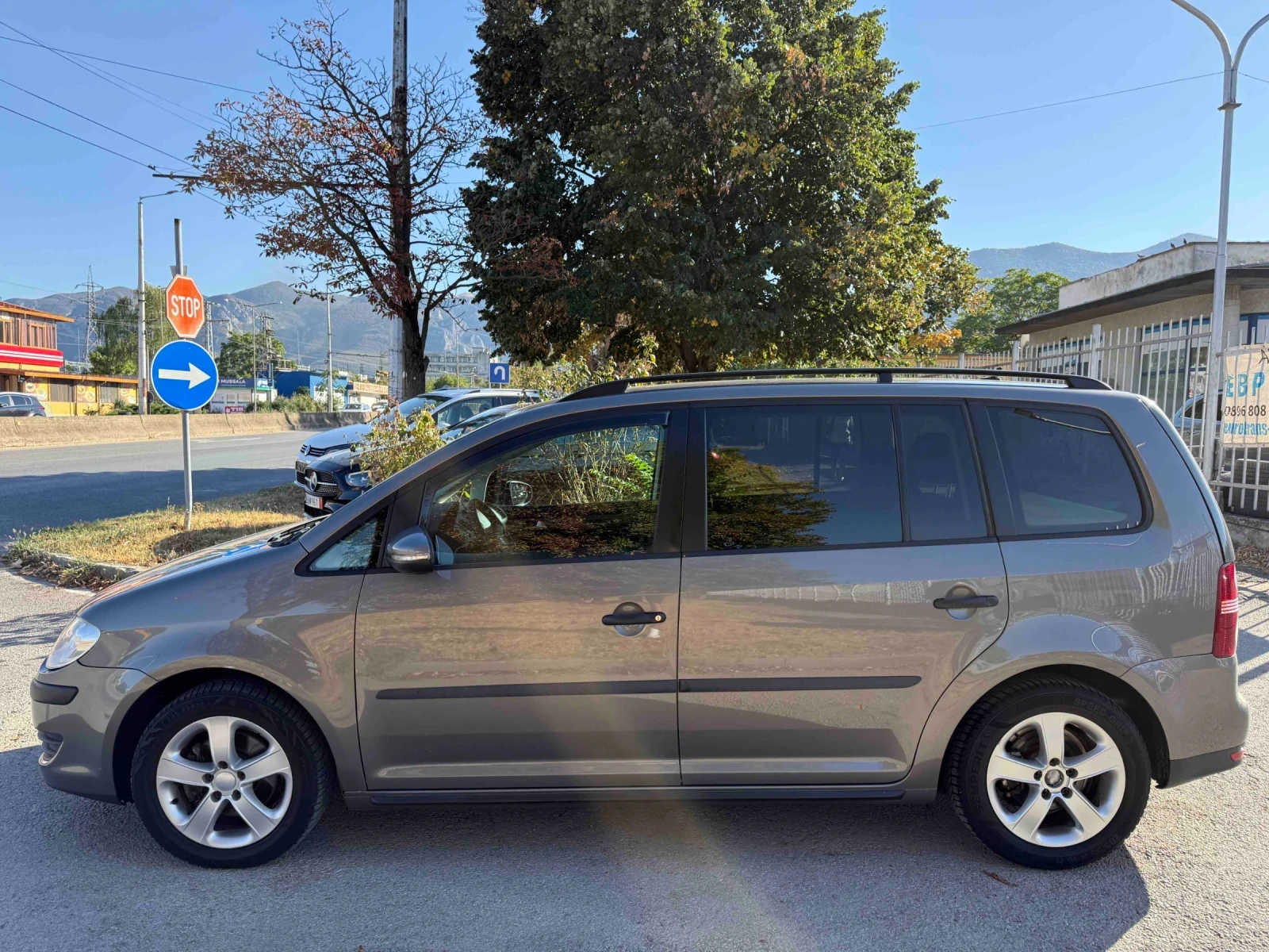 VW Touran 1.6, снимка 7 - Автомобили и джипове - 55991857