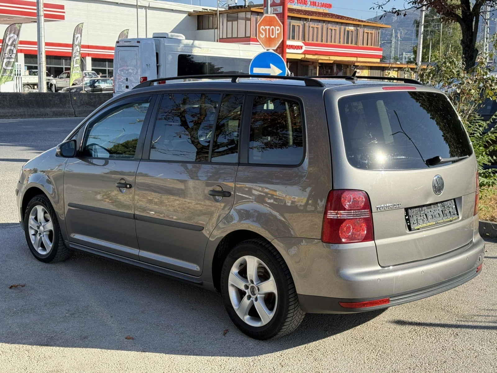 VW Touran 1.6, снимка 6 - Автомобили и джипове - 55991857