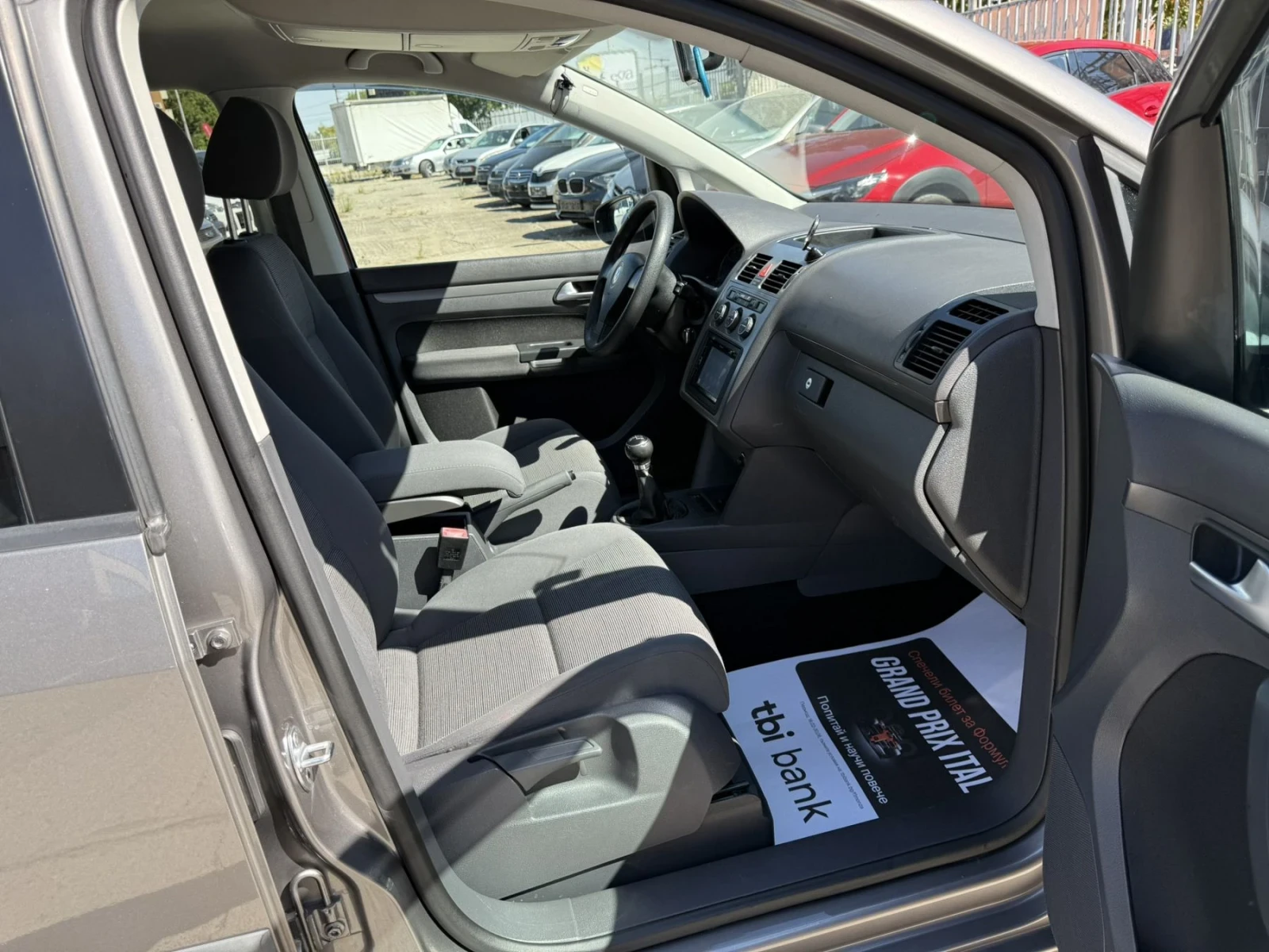 VW Touran 1.6, снимка 12 - Автомобили и джипове - 55991857