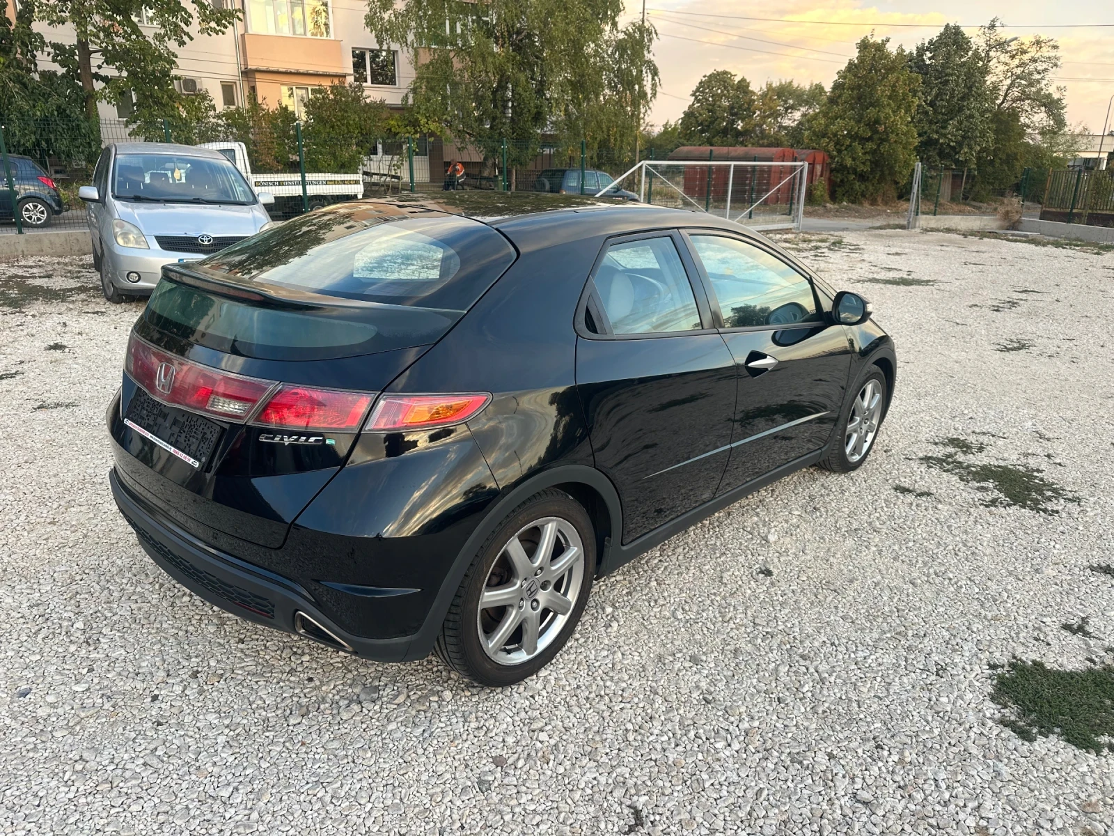 Honda Civic 1.8V-TEC//140KS//EXECUTIVE, снимка 6 - Автомобили и джипове - 56273672