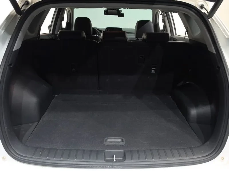 Hyundai Tucson 2.0 2Wd Modern, снимка 16 - Автомобили и джипове - 55885077