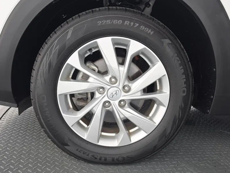Hyundai Tucson 2.0 2Wd Modern, снимка 5 - Автомобили и джипове - 55885077