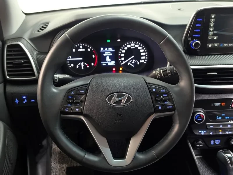Hyundai Tucson 2.0 2Wd Modern, снимка 13 - Автомобили и джипове - 55885077