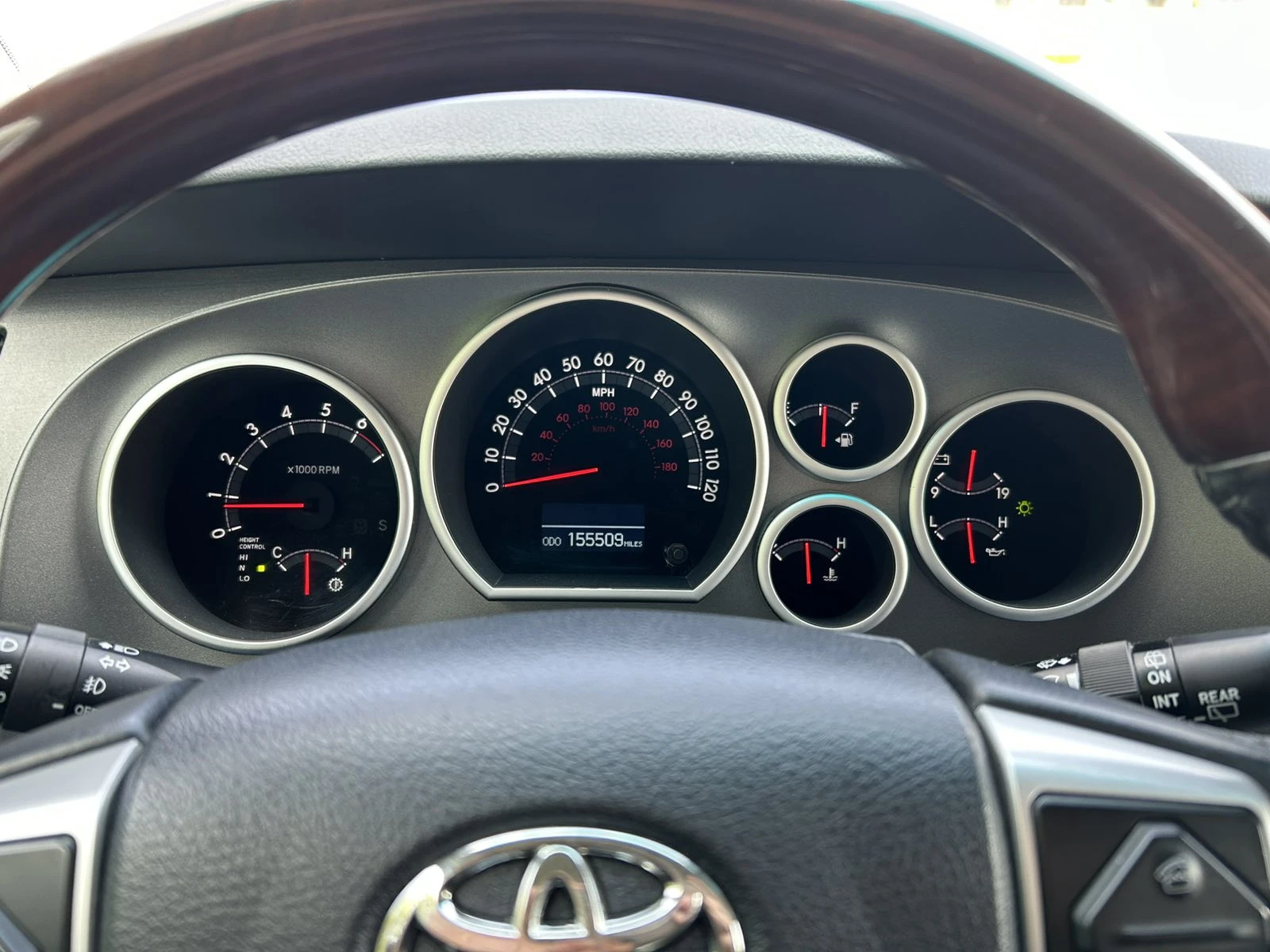 Toyota Sequoia Platinum 5.7 - изображение 9