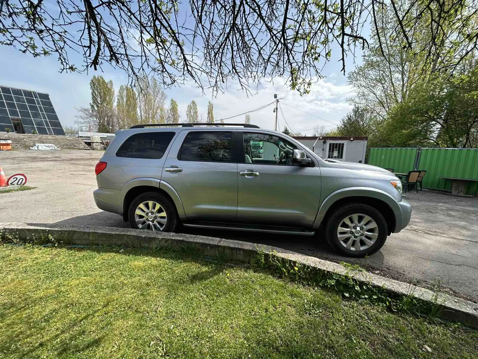 Toyota Sequoia Platinum 5.7 - изображение 6