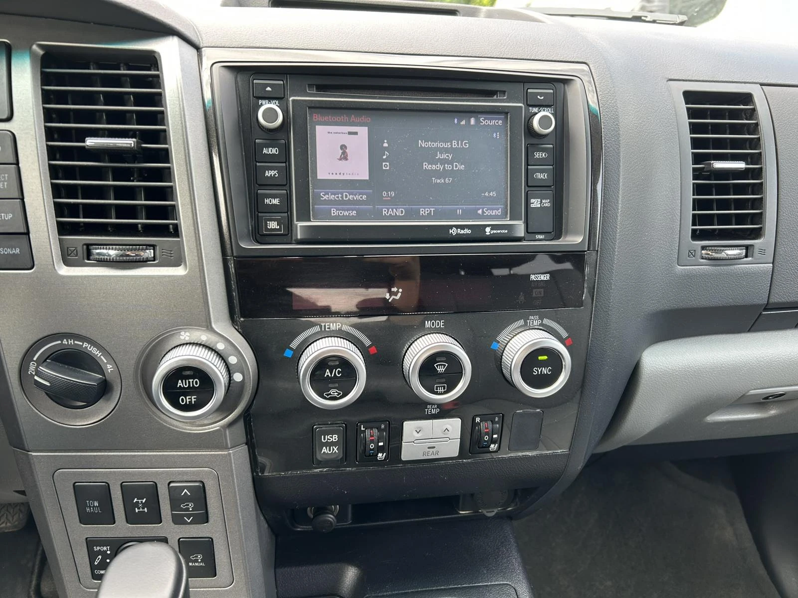 Toyota Sequoia Platinum 5.7 - изображение 10