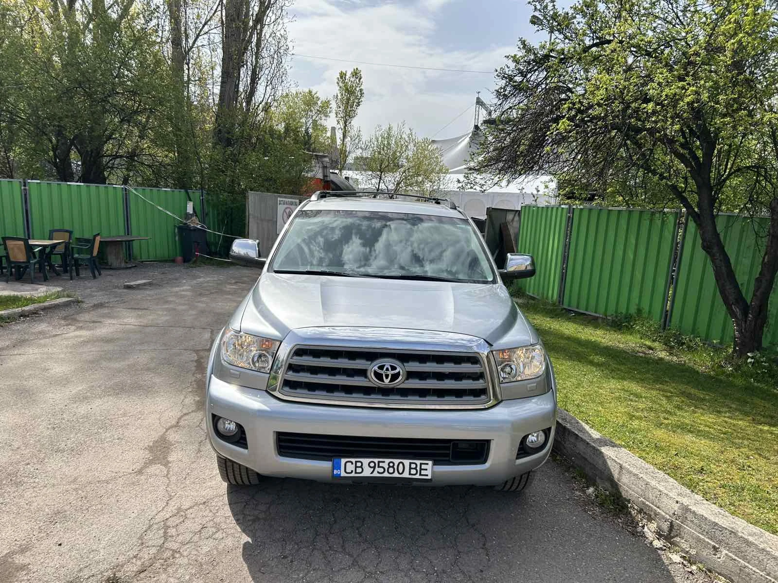 Toyota Sequoia Platinum 5.7 - изображение 2