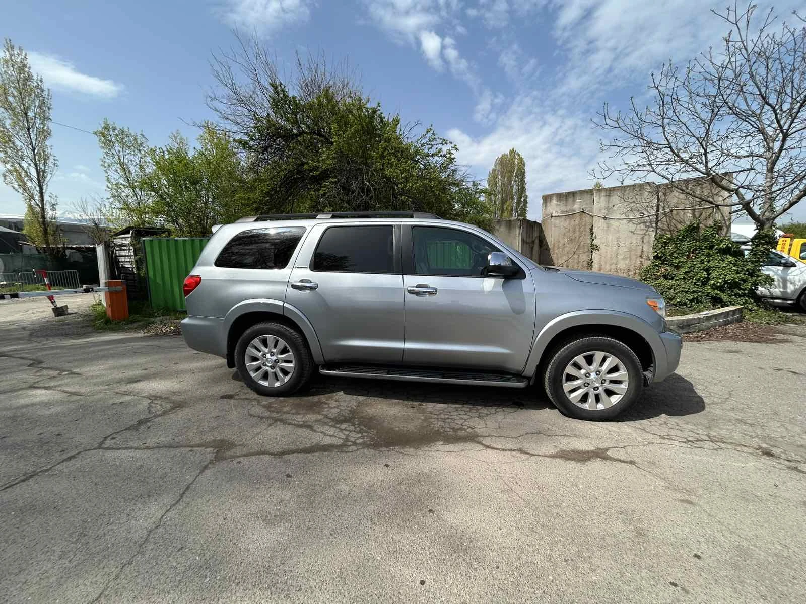 Toyota Sequoia Platinum 5.7 - изображение 5