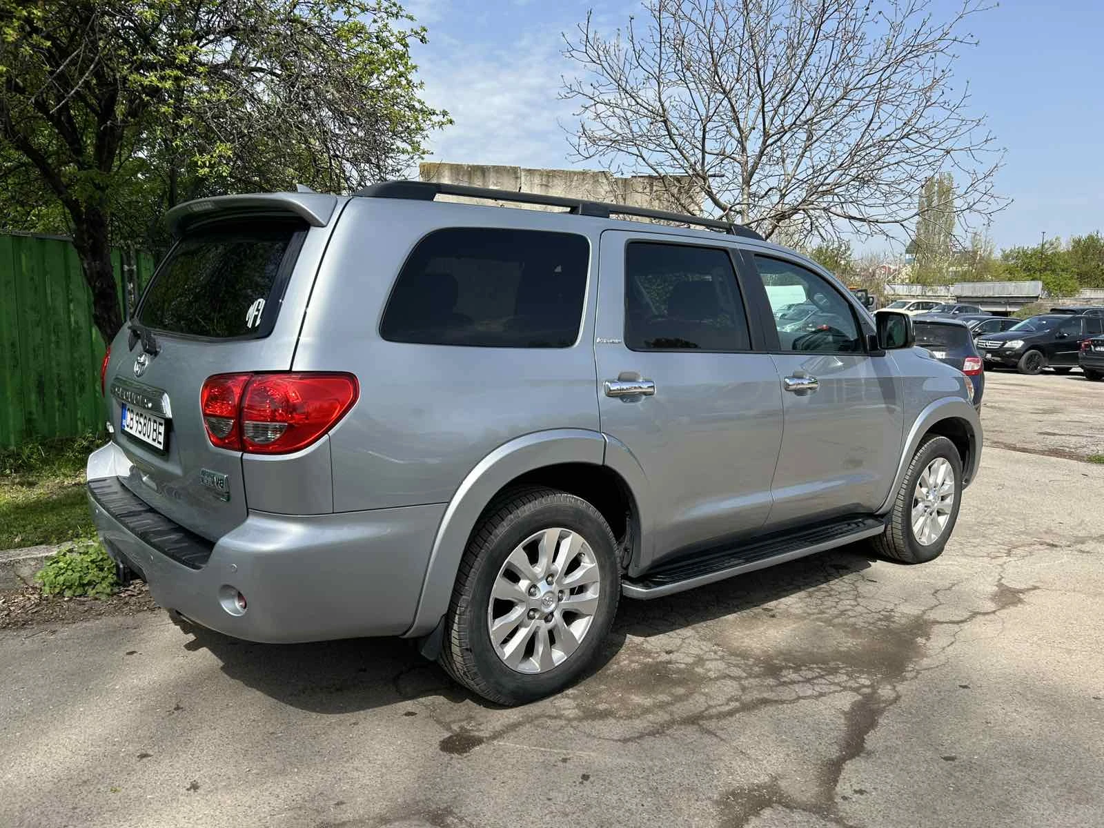 Toyota Sequoia Platinum 5.7 - изображение 3