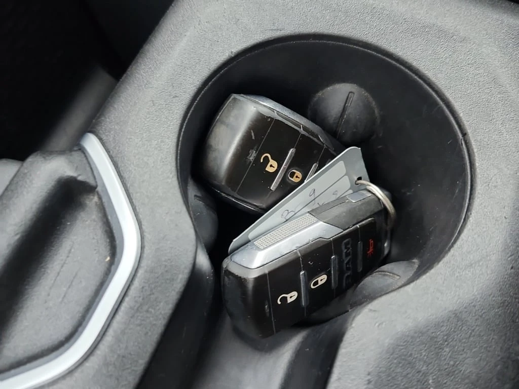 Dodge RAM 1500 * SPORT CREW CAB SHORT BED * CARFAX * БЕЗ ПЪРВОНАЧ - изображение 8