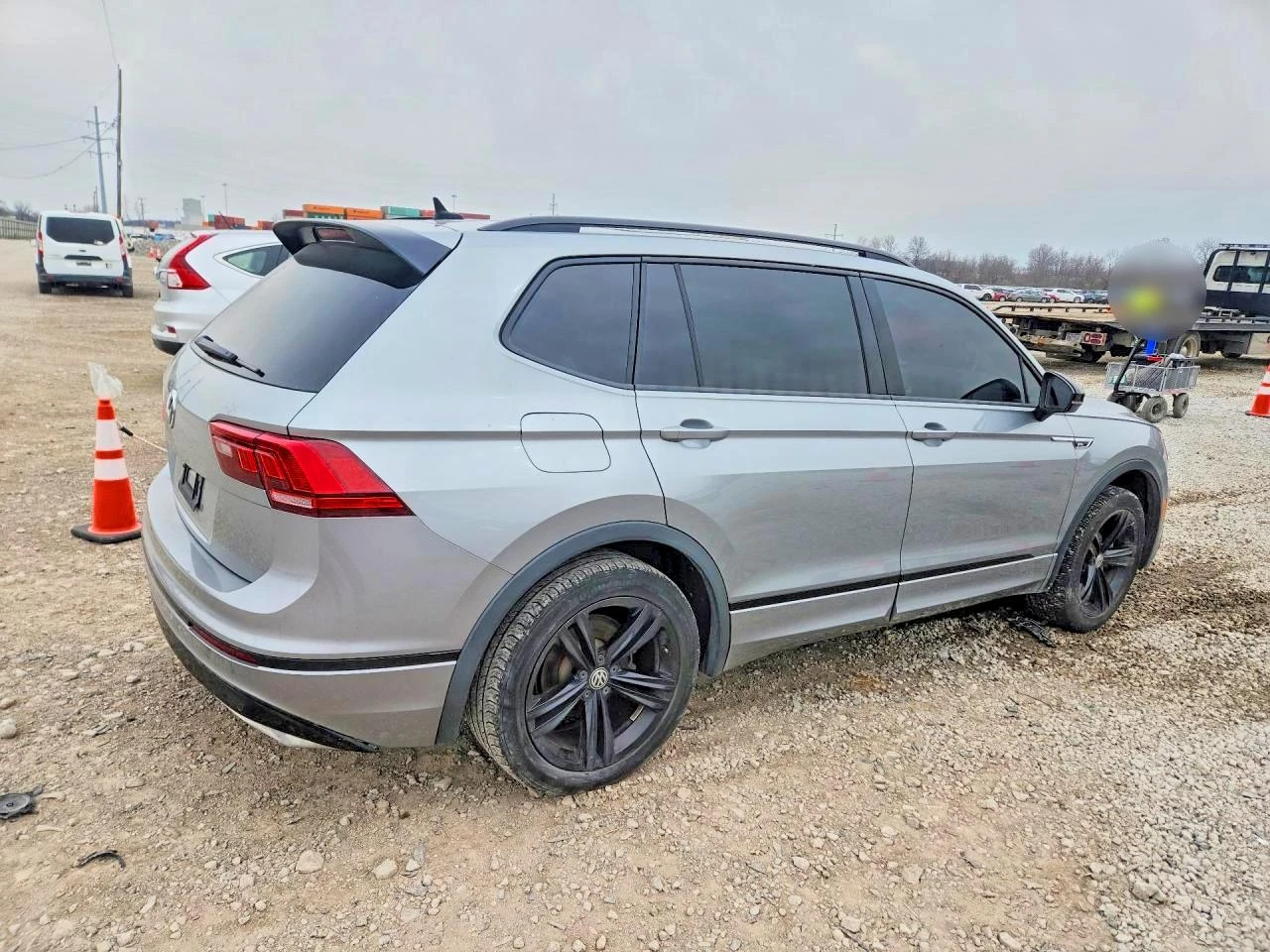 VW Tiguan * R-LINE* SE* , снимка 3 - Автомобили и джипове - 54027860