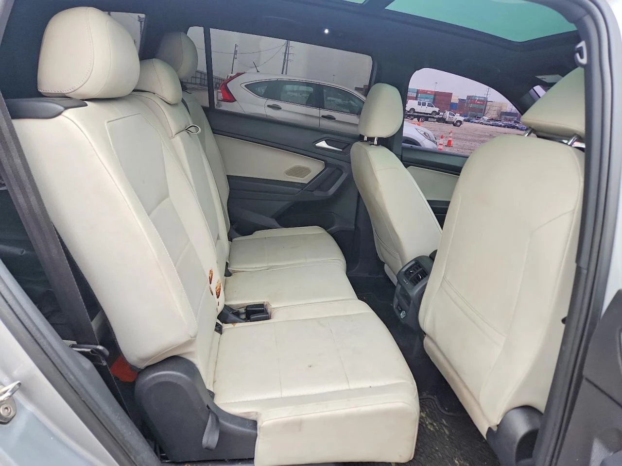 VW Tiguan * R-LINE* SE* , снимка 11 - Автомобили и джипове - 54027860