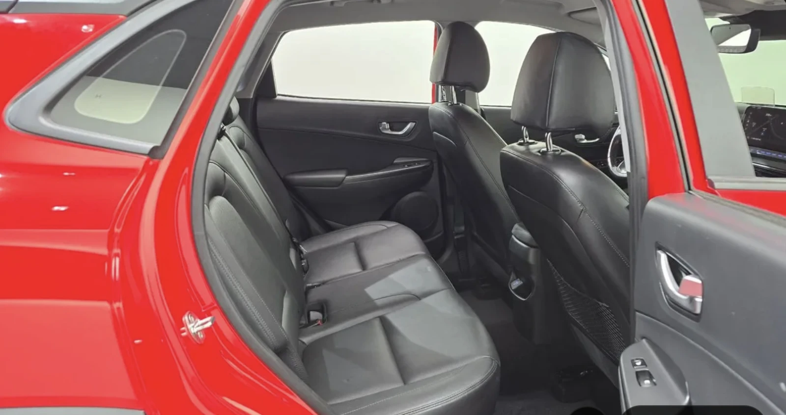 Hyundai Kona INSPIRATION* 1.6 TURBO* КОЖА* ПОДГРЕВ* ОБДУХВ* НАВ, снимка 11 - Автомобили и джипове - 54763730