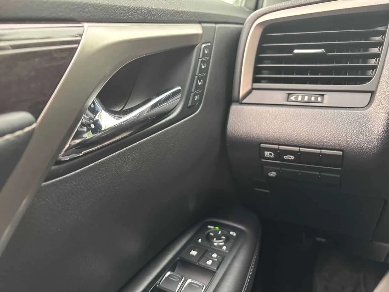 Lexus RX 350 * AWD 4dr * ГЛАВНО ПРЕДСТАВИТЕЛСТВО НА TOYOTA, снимка 13 - Автомобили и джипове - 55452297