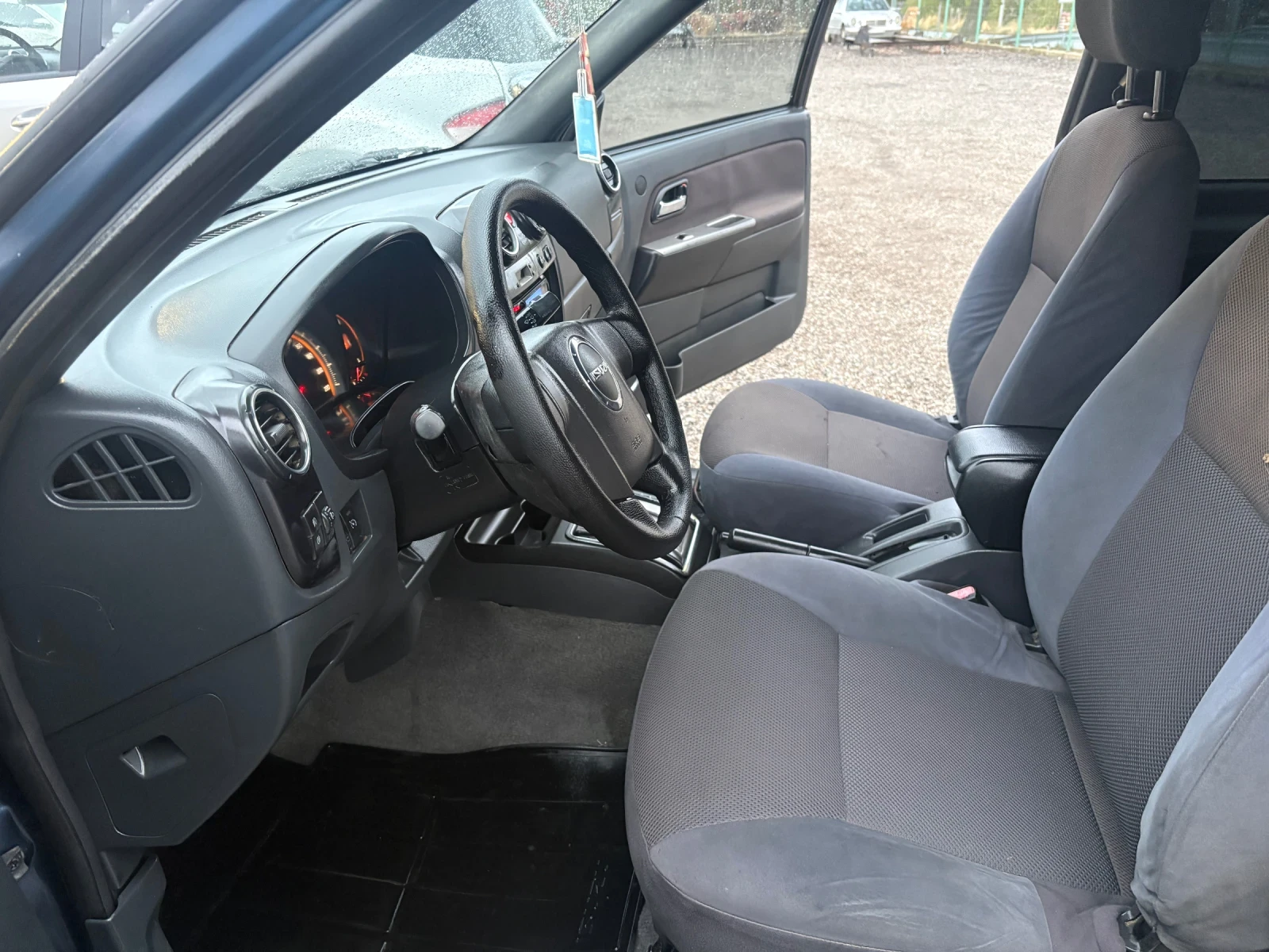Isuzu D-max, снимка 10 - Автомобили и джипове - 56484557