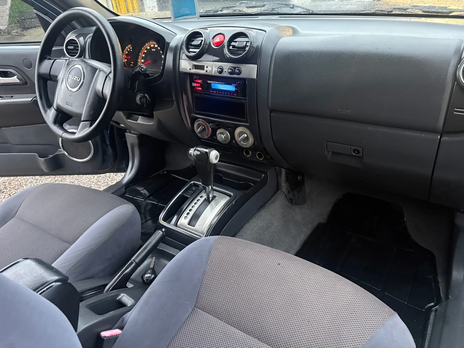 Isuzu D-max, снимка 13 - Автомобили и джипове - 56484557
