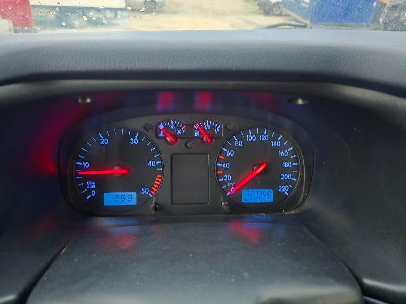 VW T4 2.5 TDI 102 PS КЛИМА, снимка 15 - Бусове и автобуси - 52495604