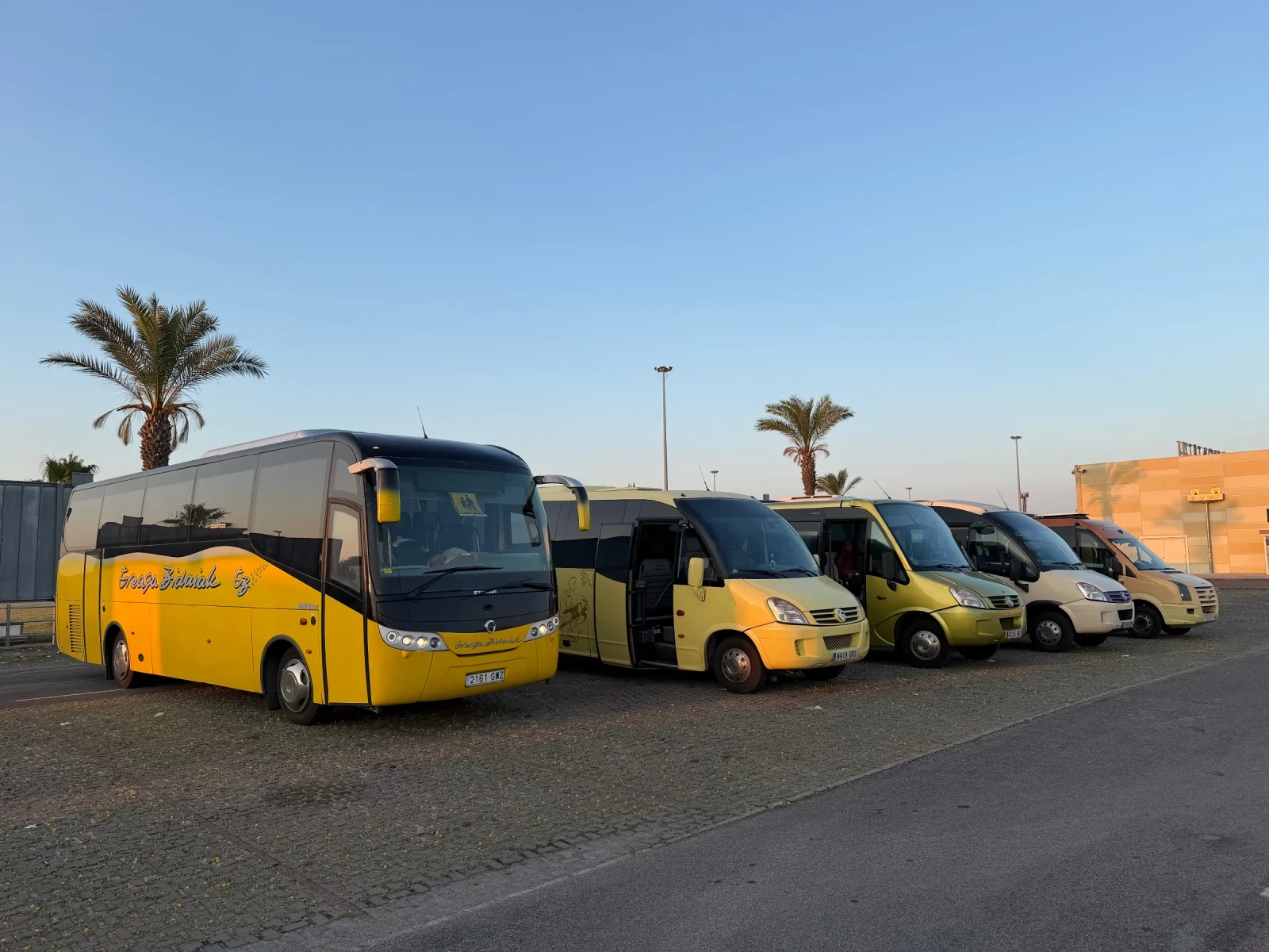 Iveco Daily 65C 29 mesta stiklopaket klima , снимка 15 - Бусове и автобуси - 55064774