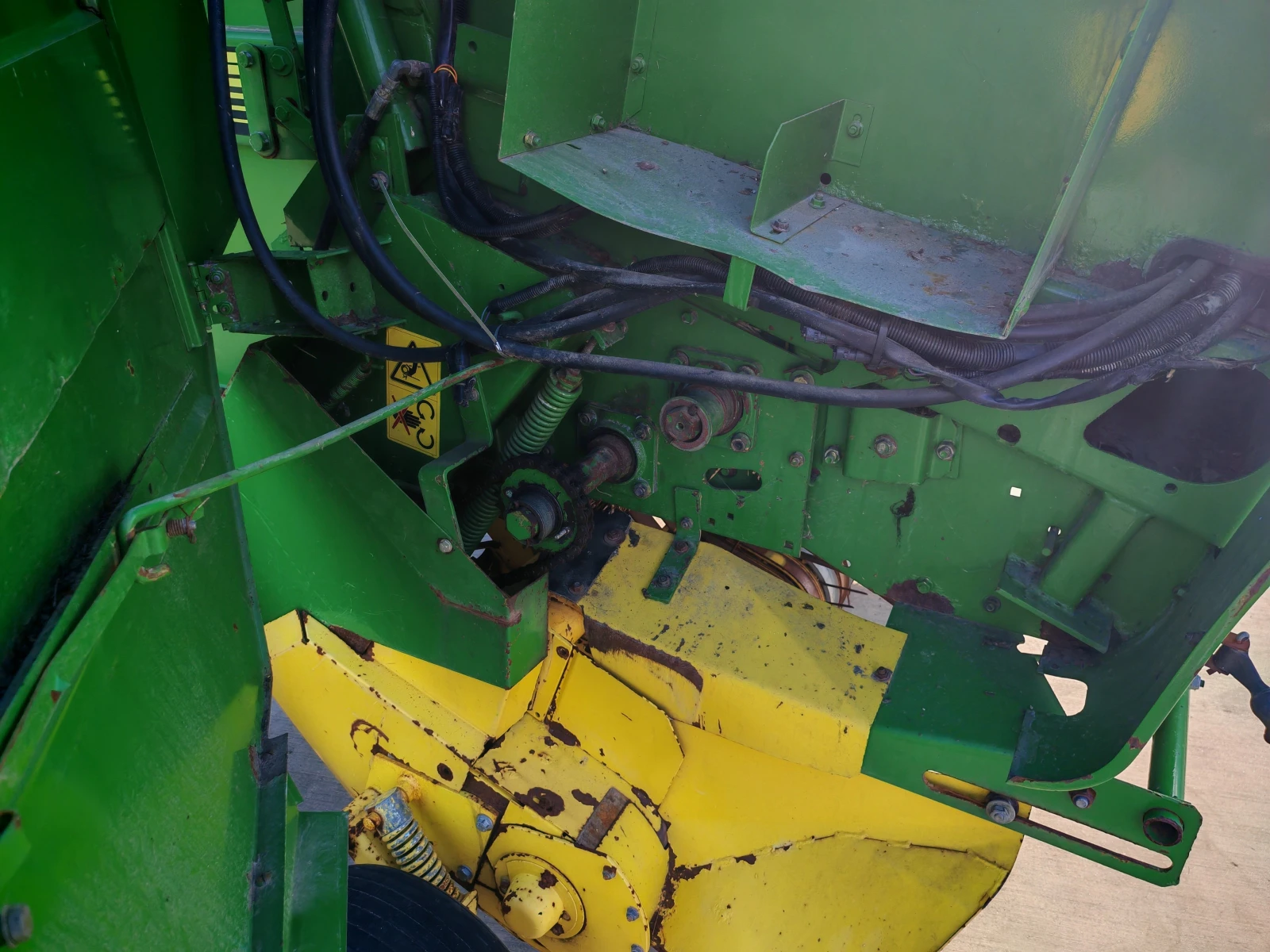 Балировачка John Deere 590 мрежа и сезал  - изображение 10