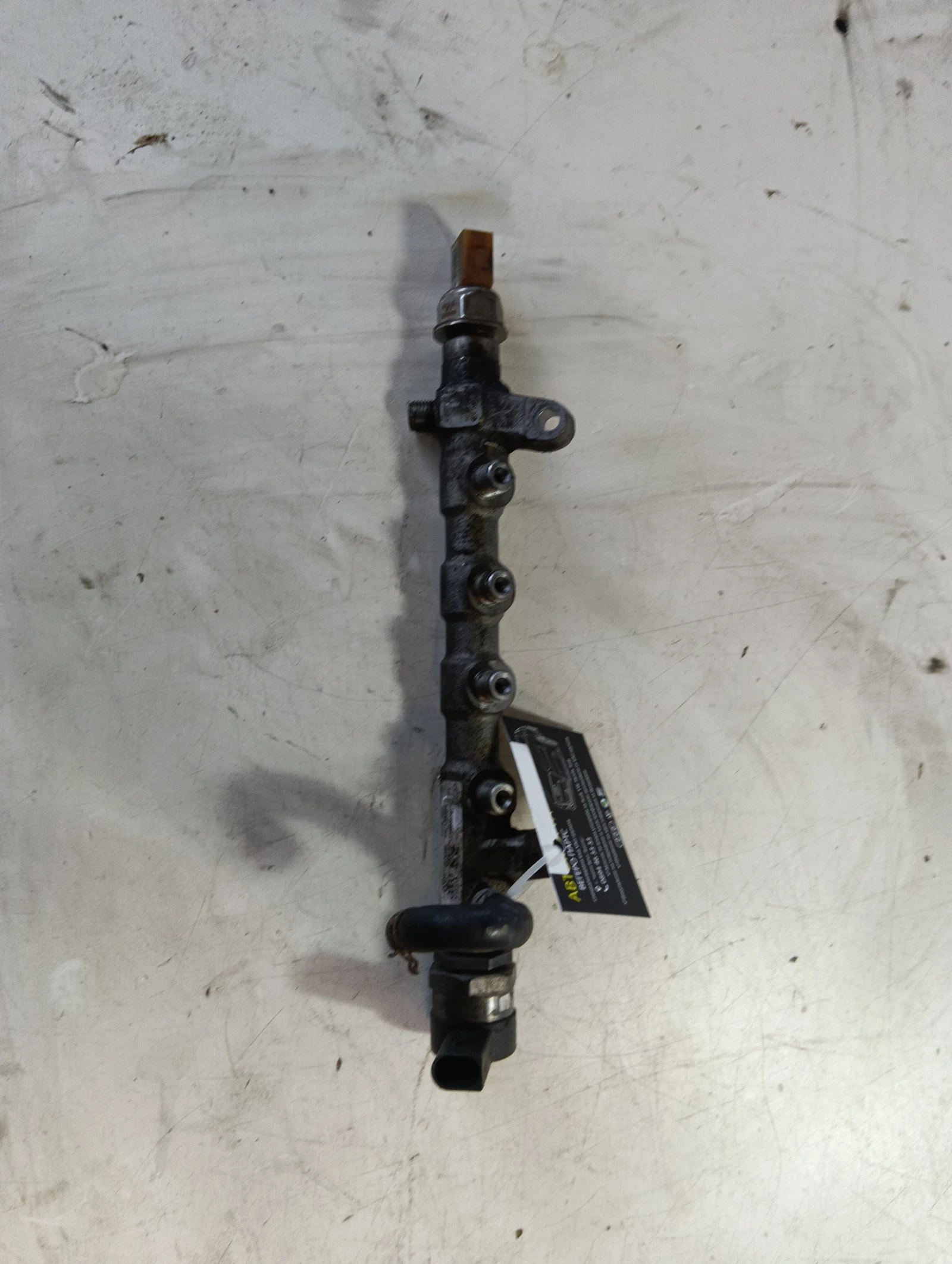 горивна рейка 2.0 TDI 03L130089J 03L906054 057130764AB VW Tiguan