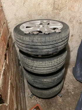 Mazda 2 1.3 два компл гуми , снимка 16