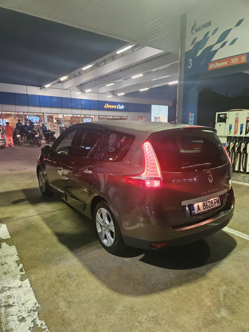 Renault Scenic 2011  отлична , снимка 15 - Автомобили и джипове - 47757421