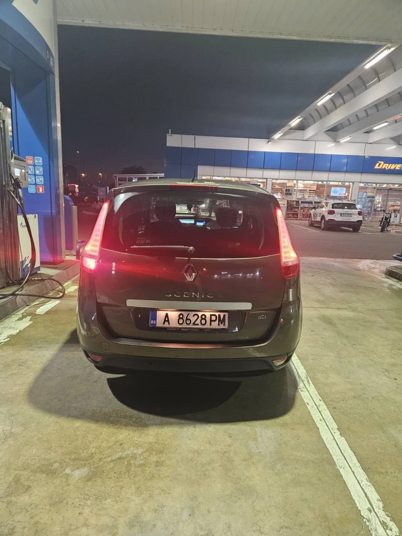 Renault Scenic 2011  отлична , снимка 16 - Автомобили и джипове - 47757421