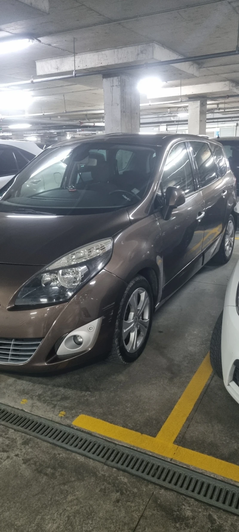 Renault Scenic 2011  отлична , снимка 3 - Автомобили и джипове - 47757421