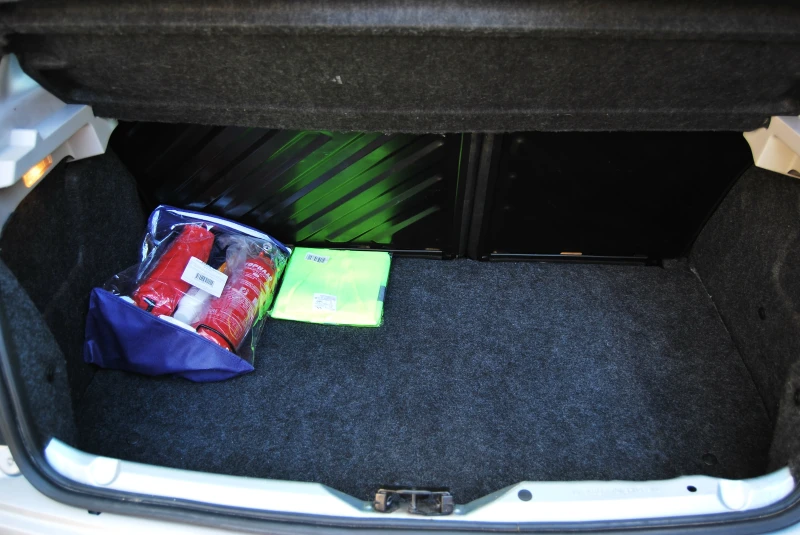 Peugeot 206 Plus* 86700 km* 1.1I* Euro 5* , снимка 15 - Автомобили и джипове - 52261011