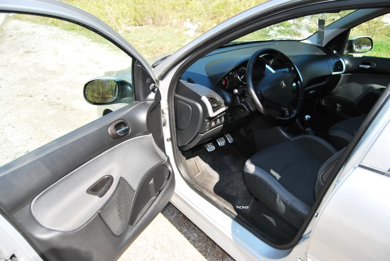 Peugeot 206 Plus* 86700 km* 1.1I* Euro 5* , снимка 9 - Автомобили и джипове - 52261011