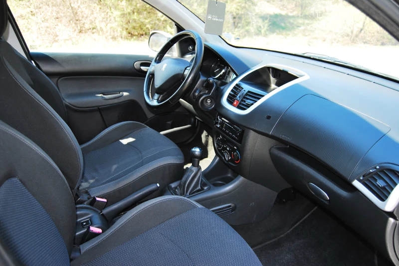 Peugeot 206 Plus* 86700 km* 1.1I* Euro 5* , снимка 6 - Автомобили и джипове - 52261011