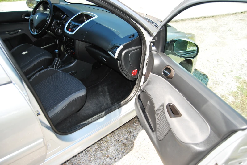 Peugeot 206 Plus* 86700 km* 1.1I* Euro 5* , снимка 5 - Автомобили и джипове - 52261011