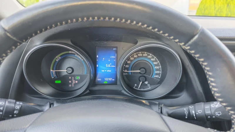 Toyota Auris 1.8i hybrid 122000хил.км.!!!, снимка 14 - Автомобили и джипове - 51772589