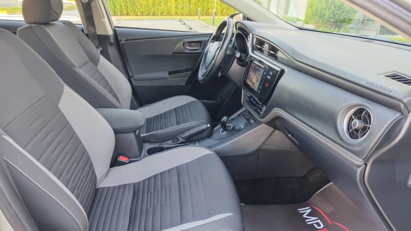 Toyota Auris 1.8i hybrid 122000хил.км.!!!, снимка 11 - Автомобили и джипове - 51772589