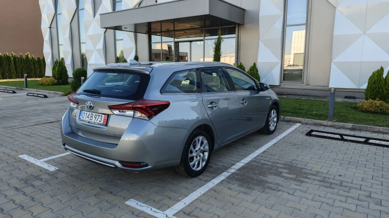 Toyota Auris 1.8i hybrid 122000хил.км.!!!, снимка 4 - Автомобили и джипове - 51772589