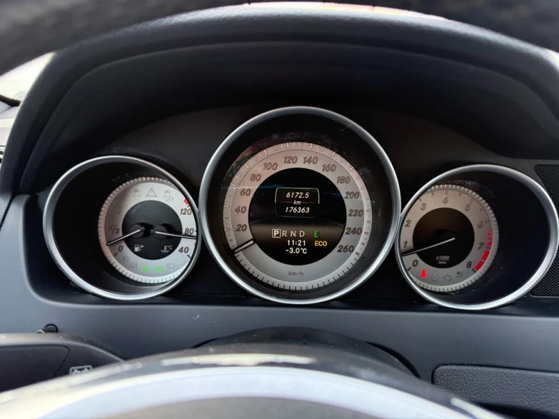 Mercedes-Benz C 300 Sport* 4MATIC* АвтоКредит* (ЦЕНА ДО БГ), снимка 17 - Автомобили и джипове - 53206291