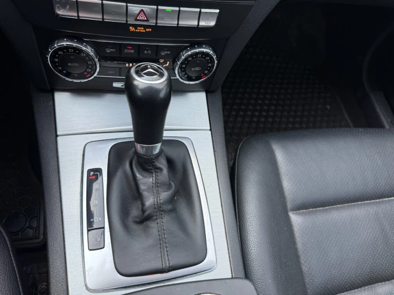 Mercedes-Benz C 300 Sport* 4MATIC* АвтоКредит* (ЦЕНА ДО БГ), снимка 8 - Автомобили и джипове - 53206291