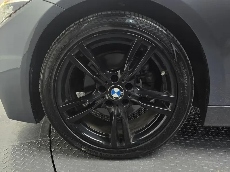 BMW 330 I M Sports Shadow, снимка 5 - Автомобили и джипове - 56069756