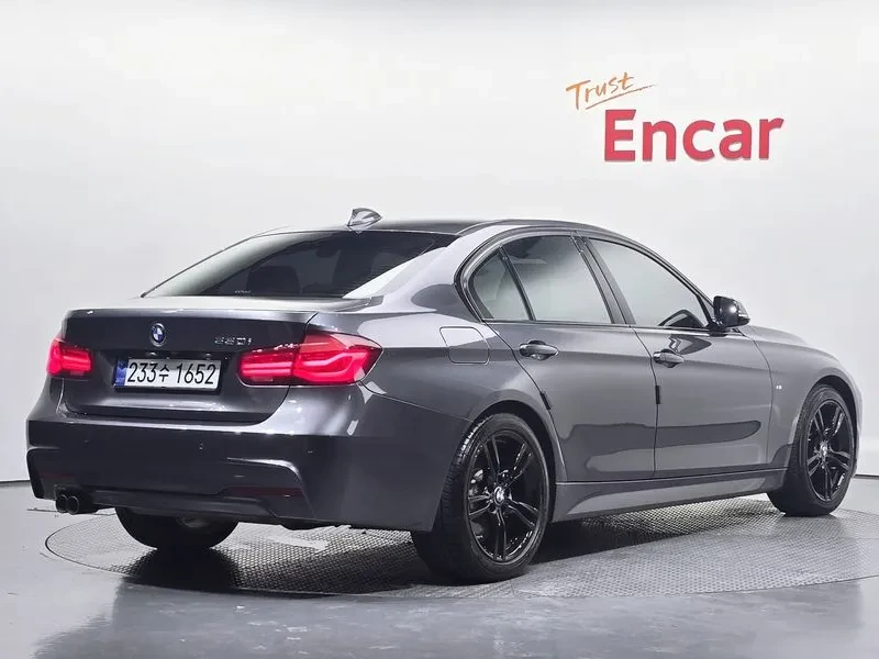 BMW 330 I M Sports Shadow, снимка 2 - Автомобили и джипове - 56069756