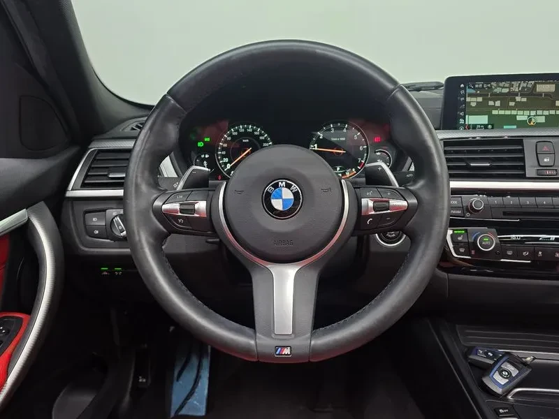 BMW 330 I M Sports Shadow, снимка 13 - Автомобили и джипове - 56069756