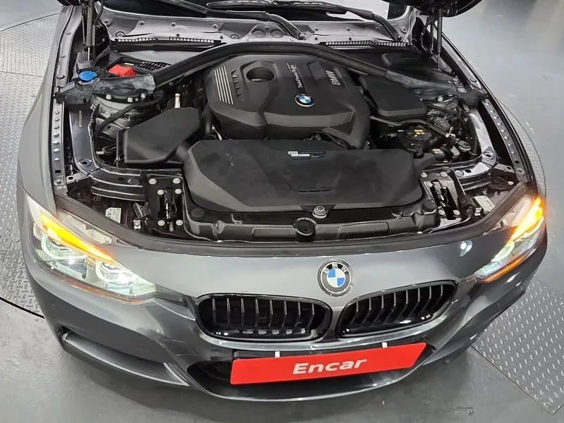 BMW 330 I M Sports Shadow, снимка 6 - Автомобили и джипове - 56069756
